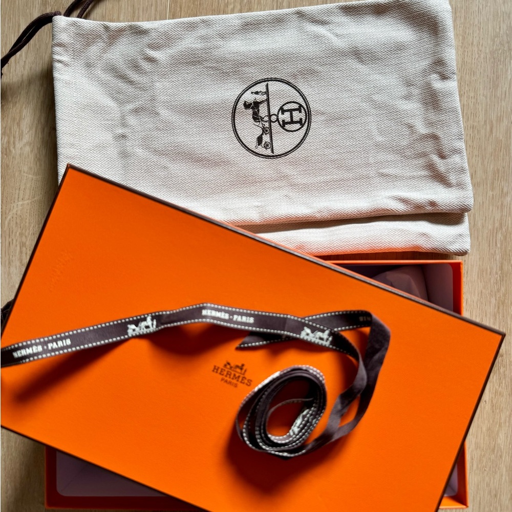 💞Authentic💞Hermes empty shoe box with shoe dust bags and ribbon